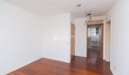 Apartamento com 2 quartos para alugar na Rua Felipe de Oliveira, 752, Petrópolis, Porto Alegre, 60 m2 por R$ 2.400