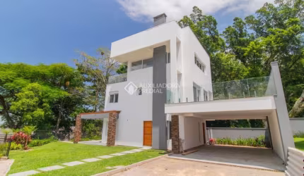 Casa em condomínio fechado com 3 quartos para alugar na Avenida Coronel Marcos, 1239, Pedra Redonda, Porto Alegre, 335 m2 por R$ 29.900