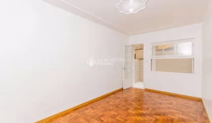 Apartamento com 3 quartos para alugar na Rua Ramiro Barcelos, 2111, Santana, Porto Alegre, 98 m2 por R$ 2.300