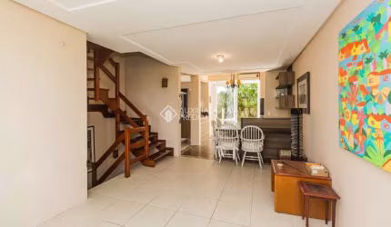 Casa em condomínio fechado com 3 quartos para alugar na Rua Conde da Figueira, 459, Vila Jardim, Porto Alegre, 164 m2 por R$ 4.400