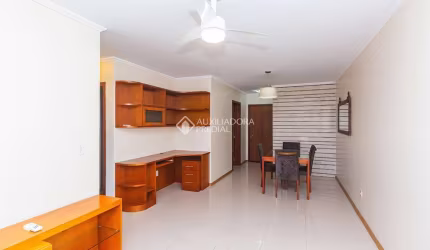 Apartamento com 2 quartos para alugar na Rua Dário Pederneiras, 110, Petrópolis, Porto Alegre, 72 m2 por R$ 3.500