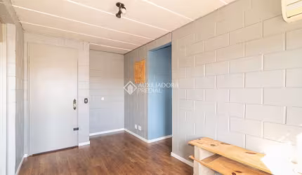 Apartamento com 1 quarto para alugar na Avenida Romeu Samarani Ferreira, 265, Vila Nova, Porto Alegre, 50 m2 por R$ 900