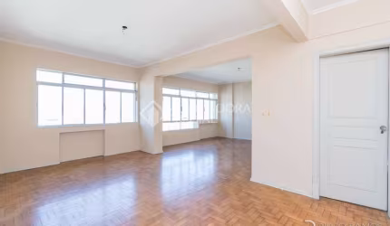 Apartamento com 3 quartos para alugar na Rua Duque de Caxias, 1434, Centro Histórico, Porto Alegre, 120 m2 por R$ 2.600