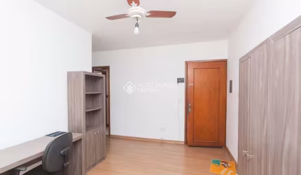 Apartamento com 1 quarto para alugar na Avenida Itaqui, 349, Petrópolis, Porto Alegre, 47 m2 por R$ 1.250