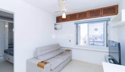 Apartamento com 1 quarto para alugar na Rua Duque de Caxias, 1735, Centro Histórico, Porto Alegre, 31 m2 por R$ 2.100