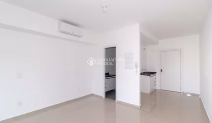 Loft com 1 quarto para alugar na Cassilda Flora Zaffari, 60, Teresópolis, Porto Alegre, 43 m2 por R$ 1.900