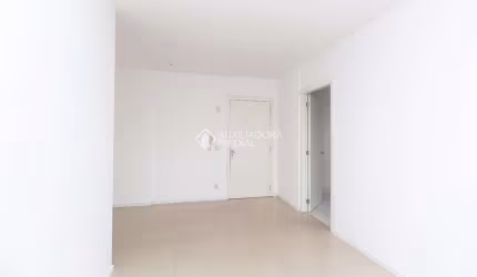 Apartamento com 3 quartos para alugar na Avenida Bento Gonçalves, 1515, Partenon, Porto Alegre, 68 m2 por R$ 2.300