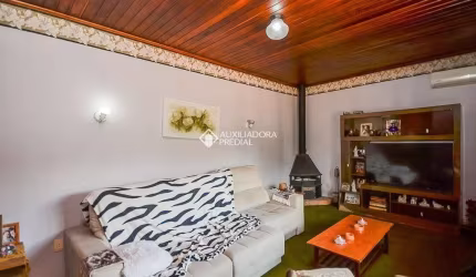 Casa em condomínio fechado com 4 quartos para alugar na Rua Coronel Massot, 1583, Cristal, Porto Alegre, 500 m2 por R$ 4.500