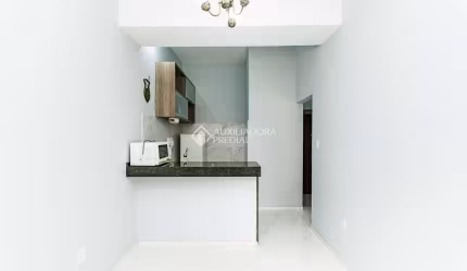 Apartamento com 1 quarto para alugar na Rua General Sérgio Oliveira, 48, Praia de Belas, Porto Alegre, 36 m2 por R$ 1.300