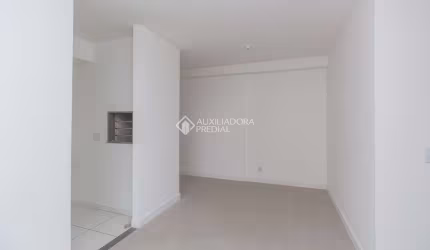 Apartamento com 3 quartos para alugar na Rua Airton Ferreira da Silva, 295, Farrapos, Porto Alegre, 45 m2 por R$ 2.300