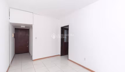 Apartamento com 1 quarto para alugar na Rua Doutor Voltaire Pires, 744, Santo Antônio, Porto Alegre, 40 m2 por R$ 1.500