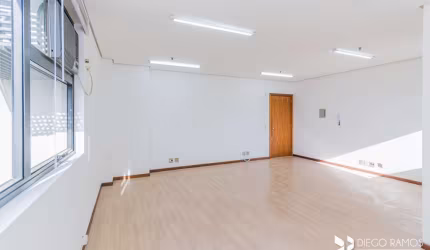 Sala comercial para alugar na Rua Dezesseis de Julho, 42, São João, Porto Alegre, 39 m2 por R$ 700