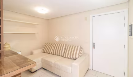 Apartamento com 1 quarto para alugar na Avenida Independência, 900, Independência, Porto Alegre, 59 m2 por R$ 3.300