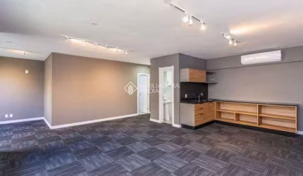 Sala comercial para alugar na Avenida Wenceslau Escobar, 1823, Cristal, Porto Alegre, 54 m2 por R$ 2.900