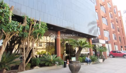 Sala comercial para alugar na Avenida Pernambuco, 1519, Navegantes, Porto Alegre, 900 m2 por R$ 38.320