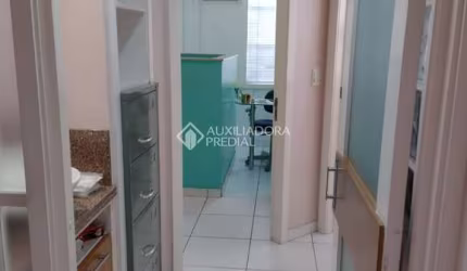 Sala comercial para alugar na Rua Vigário José Inácio, 566, Centro Histórico, Porto Alegre, 40 m2 por R$ 2.000