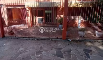 Casa comercial para alugar na Rua Arabutan, 599, Navegantes, Porto Alegre, 140 m2 por R$ 5.000