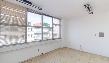 Sala comercial para alugar na Rua Moura Azevedo, 606, São Geraldo, Porto Alegre, 31 m2 por R$ 480