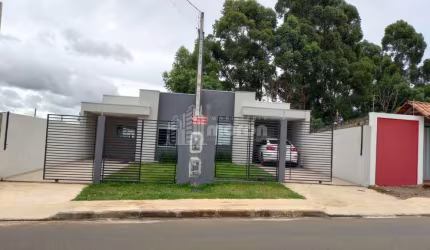 CASA À VENDA EM UVARANAS