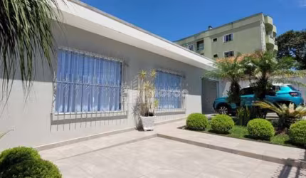 CASA Á VENDA NO CENTRO