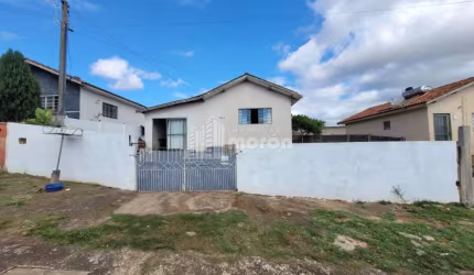 CASA Á VENDA NO NEVES