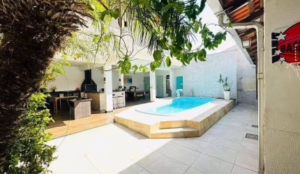 Casa com 03 dormitórios sendo 03 suítes à venda, 184 m² por R$ 1.100,00- São Vicente - Itajaí/SC