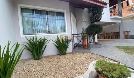 Casa com 04 dormitórios sendo 01 suíte à venda, 240 m² por R$ 2.500.000,00 - Ressacada - Itajaí/SC
