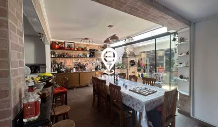 LINDA CASA PARA VENDA DE 3 DORMITÓRIOS NA SAÚDE!