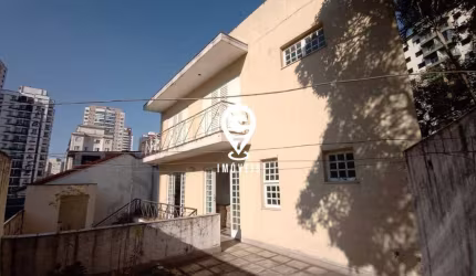 Sobrado de Vila na Praça da Árvore para venda!