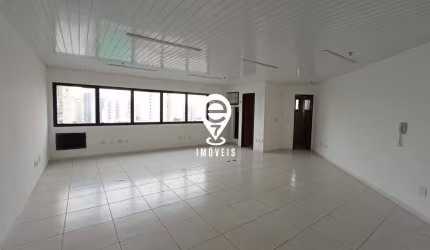 Excelente sala comercial em região privilegiada.