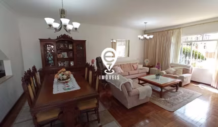 Sobrado Impecável, com terreno de 410m² à venda