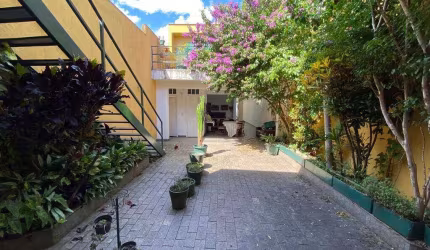 Excelente Sobrado com 236 m² de área útil com cômodos bem iluminados e arejados. Sala ampla para 3 ambientes