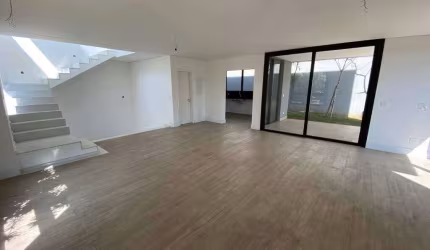 Sobrado à venda, 3 quartos, 3 suítes, Moema - São Paulo/SP
