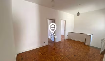 Casa de 2 dormitórios próximo à Estação Saúde