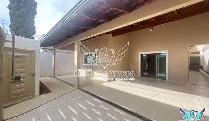 Casa com 4 quartos à venda na Rua E 5, Estância Itanhangá, Caldas Novas por R$ 599.000