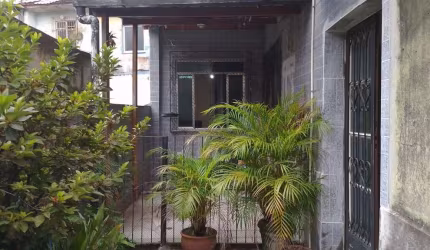 Apartamento térreo tipo casa com 2 dormitórios à venda, 90 m² por R$ 350.000 - Vila Valqueire - Rio