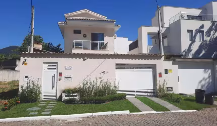 Casa com 4 dormitórios à venda, 209 m² por R$ 1.290.000 - Vargem Grande - Rio de Janeiro/RJ
