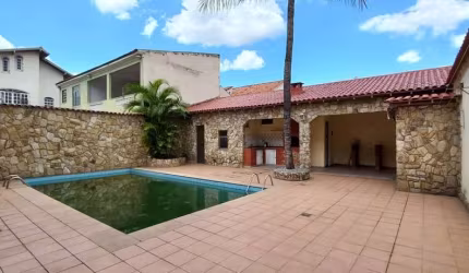 Casa com 4 dormitórios à venda, 356 m² por R$ 1.200.000 - Vila Valqueire - Rio de Janeiro/RJ