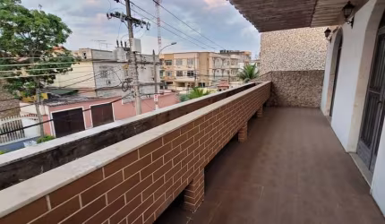 Casa com 4 dormitórios à venda, 220 m² por R$ 1.100.000 - Vila Valqueire - Rio de Janeiro/RJ
