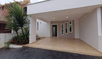 Casa de condomínio térrea para venda .