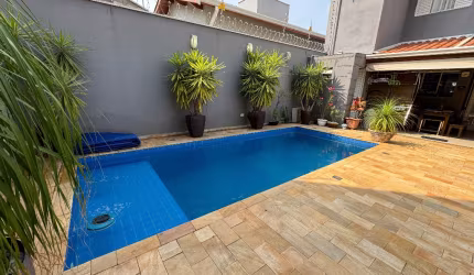 Sobrado com Piscina aquecida e energia fotovoltaica