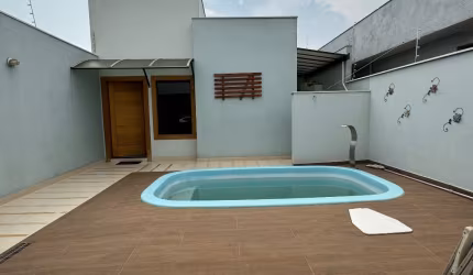 Casa térrea com Piscina