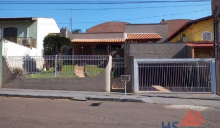 Casa com 3 quartos  à venda, 252.00 m2 por R$800000.00  - Champagnat - Londrina/PR