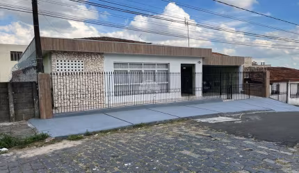 Casa com 4 quartos à venda na Rua Tobias Monteiro, 85, Centro, Ponta Grossa, 126 m2 por R$ 480.000