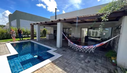 Casa à venda no bairro ALPHAVILLE 1 em Camaçari/BA