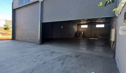 Barracão / Galpão / Depósito à venda na das Avencas, 26, Parque Primavera, Aparecida de Goiânia por R$ 1.750.000