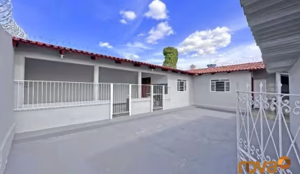 Casa com 3 quartos à venda na Caraxuê, 100, Parque Amazônia, Goiânia por R$ 599.000