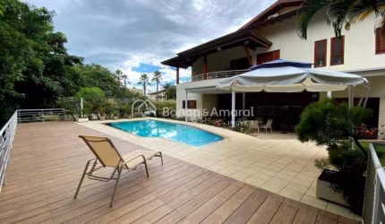 Casa em condomínio com 500 m² e 5 quartos