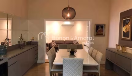 Casa com 5 Quartos e 5 banheiros à Venda, 320 m² por R$ 1.585.000