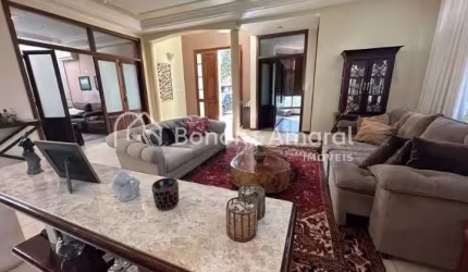 Casa em condomínio com 442 m² e 4 suítes